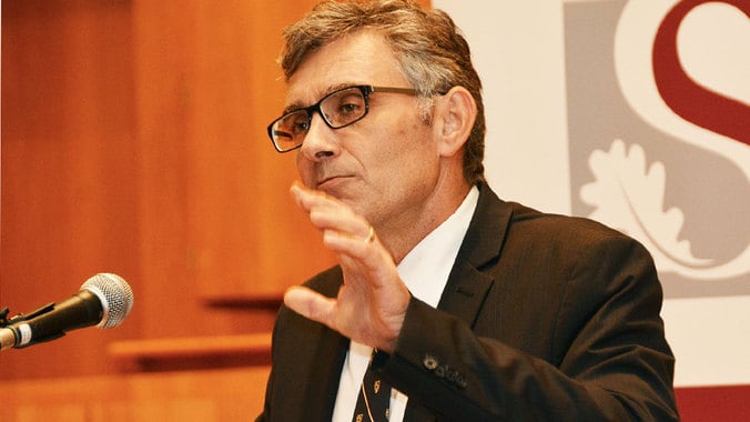 AfriForum Jeug eis optrede teen prof. Wim de Villiers