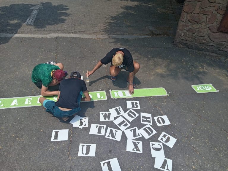  AfriForum Youth tackles Brits street names during street painting day