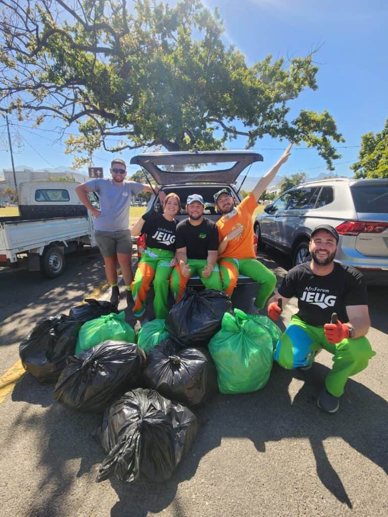AfriForum Jeug se Maties-tak neem leiding met skoonmaakprojek in Stellenbosch