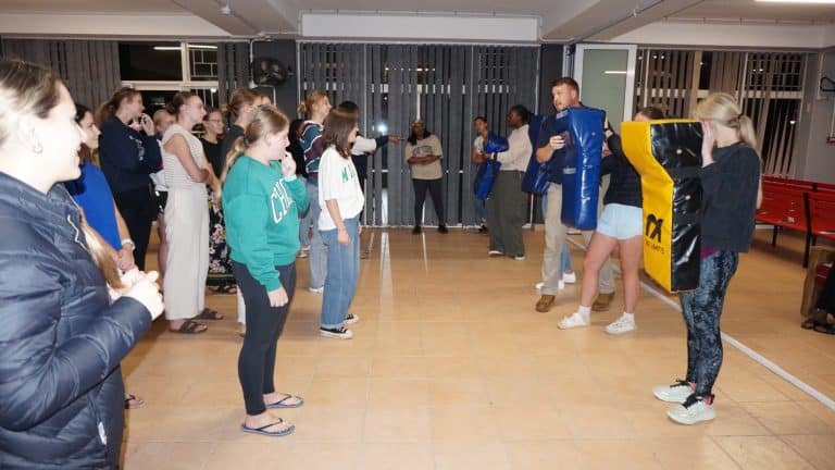 AfriForum Jeug bemagtig 50 NWU-studente met veiligheidsopleiding