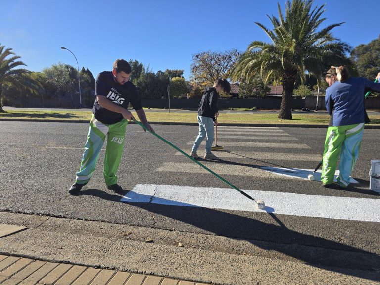 22 litres of road paint improve cleanliness and safety around Hoërskool Fichardtpark